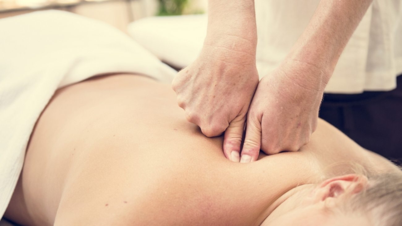 spa-salon-therapy-treatment-PZFBLW-2